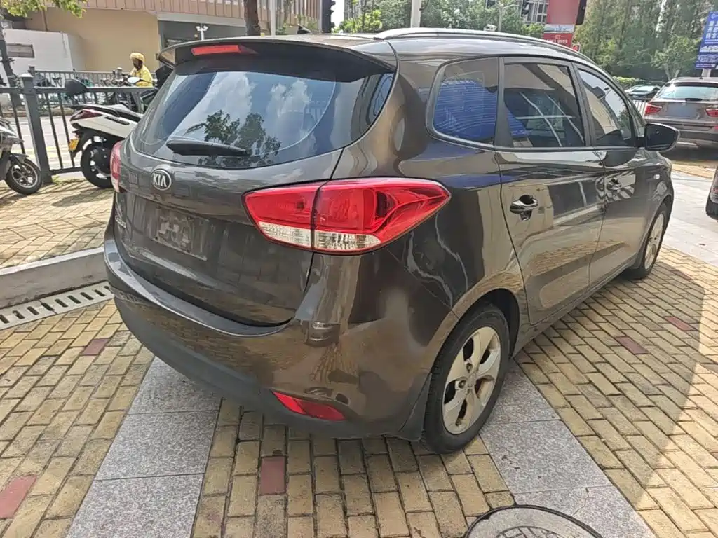 Kia Carens — миниатюра 7