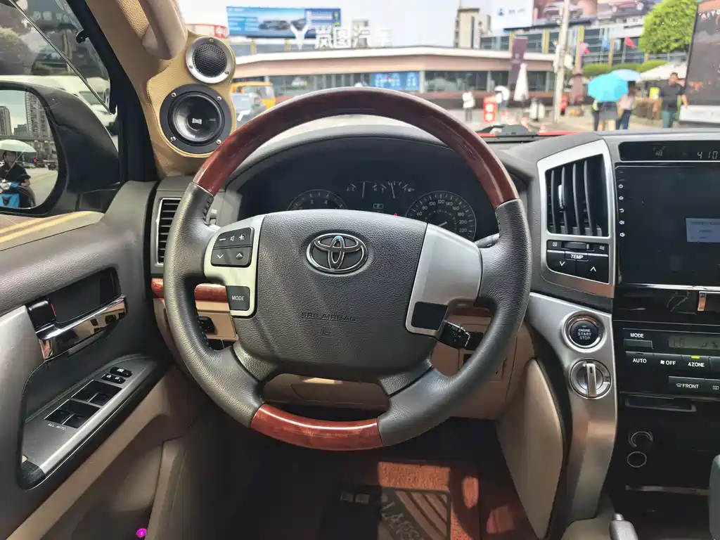 Toyota Land Cruiser 2012 4.0L AT VX