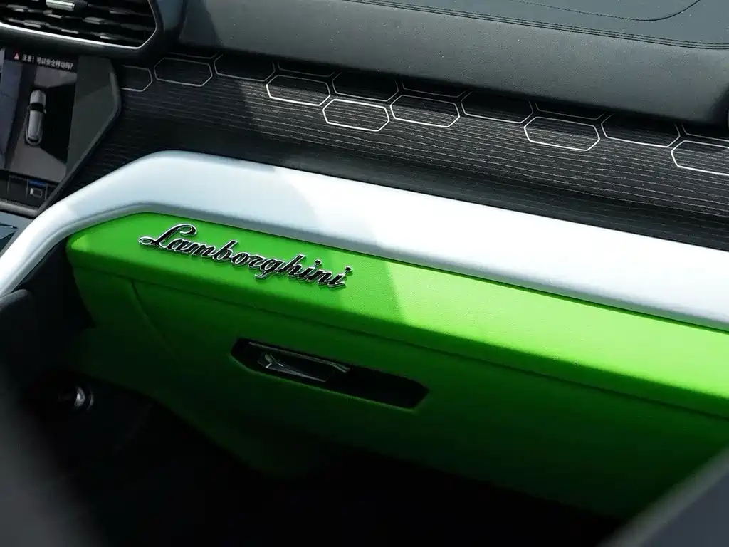 Lamborghini Urus — миниатюра 11