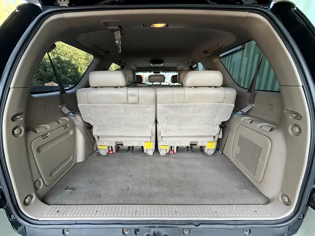 Toyota Sequoia — миниатюра 9