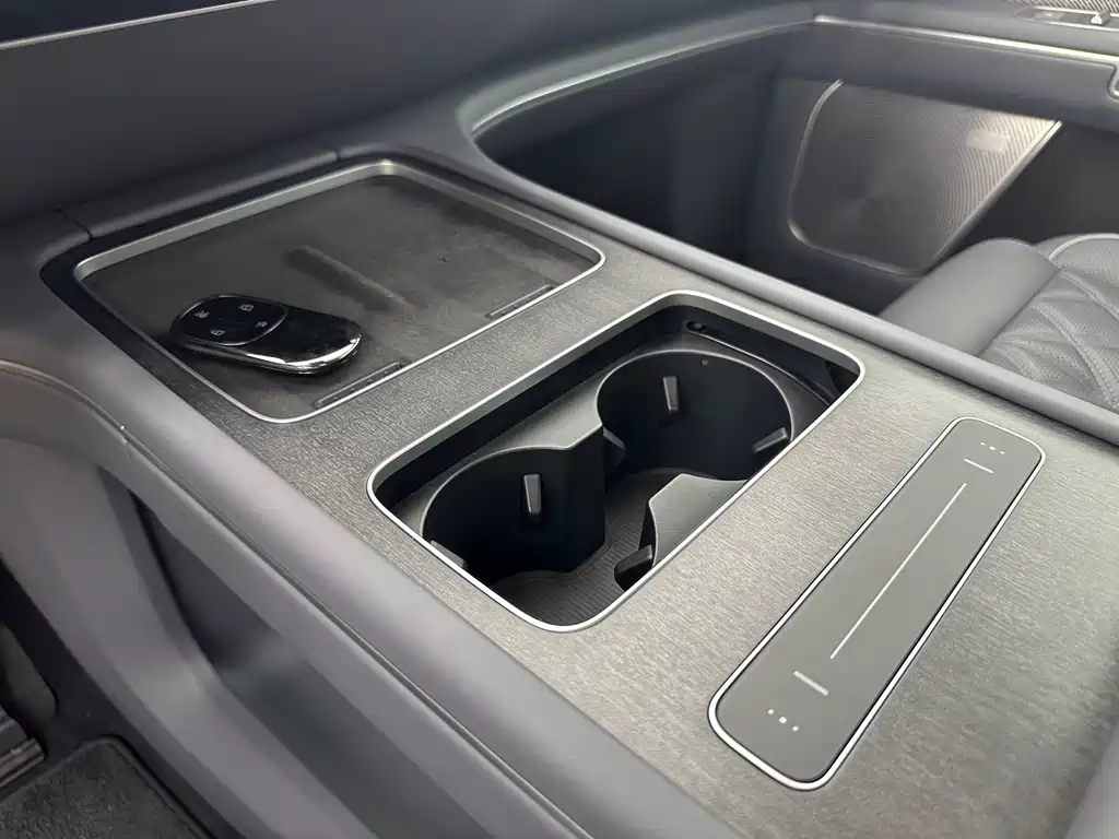 NIO ES8 — миниатюра 11