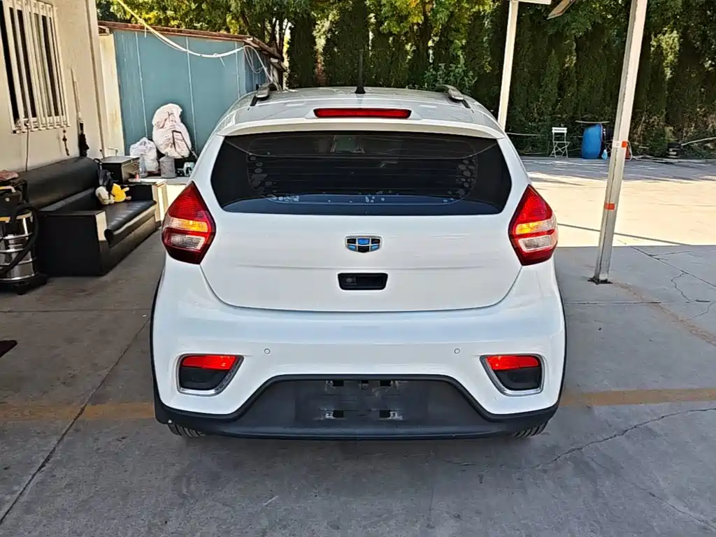 Geely Vision X1 — миниатюра 6