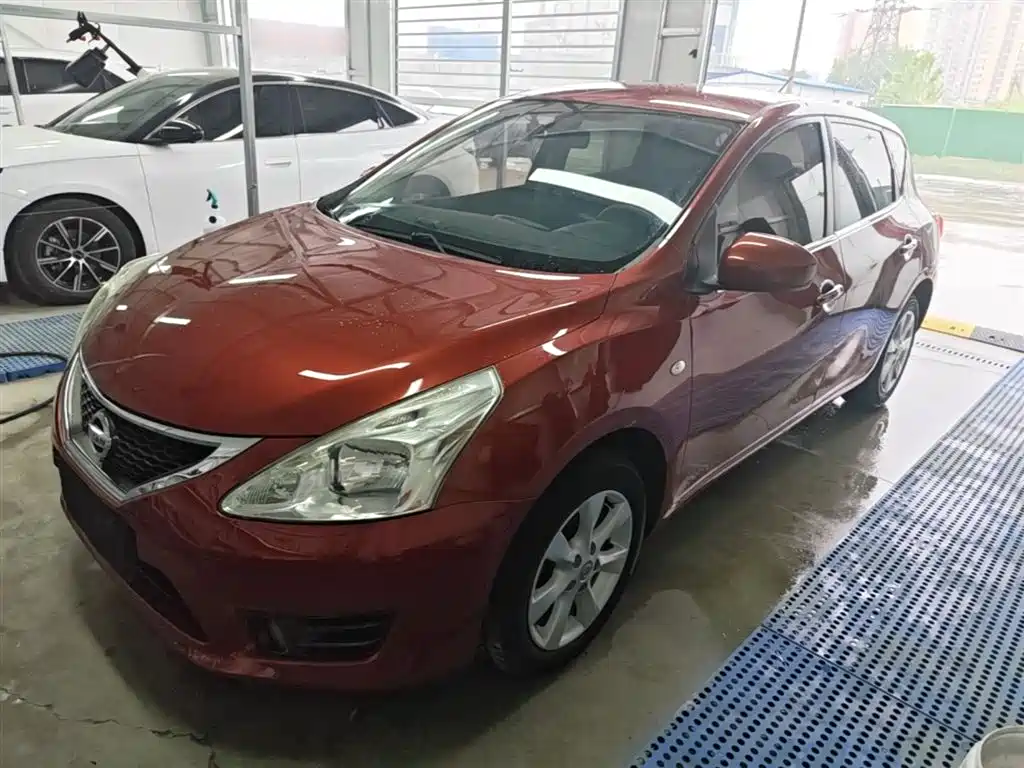Nissan Tiida 2014