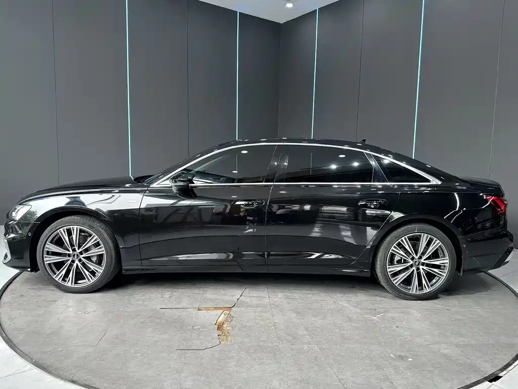 Audi A6L - фото 4
