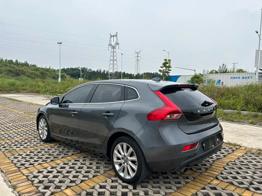 Volvo V40 2.0T Smart Elegant Edition, фото 4