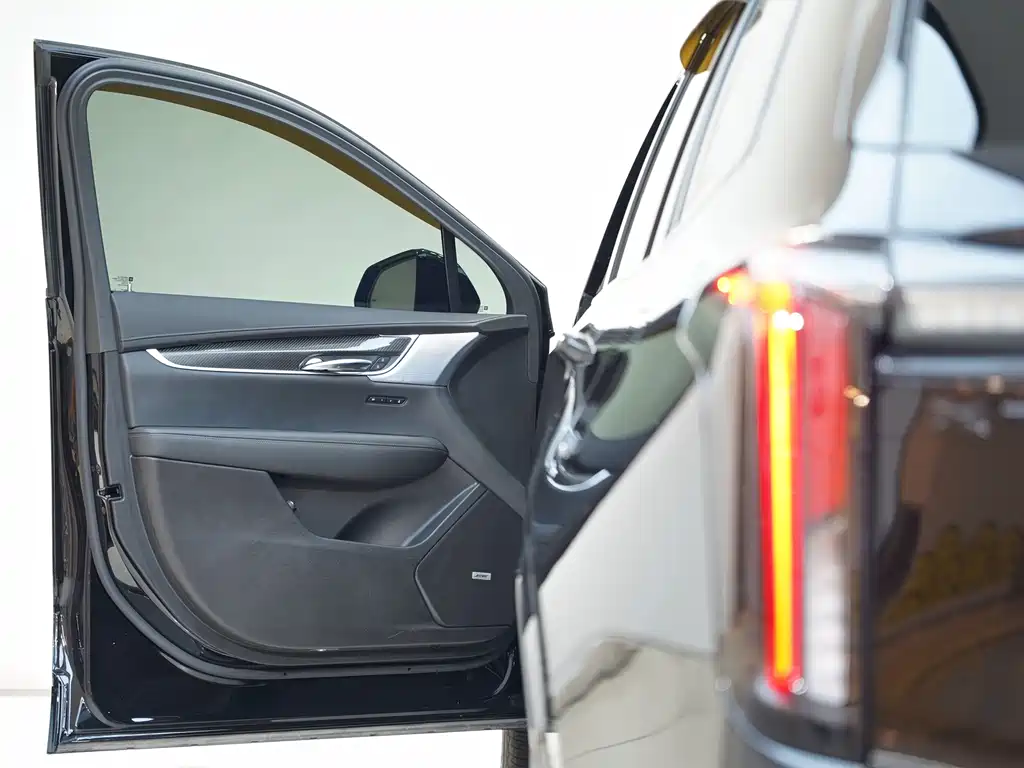 Cadillac XT6 2025 2.0T мест Luxury Executive