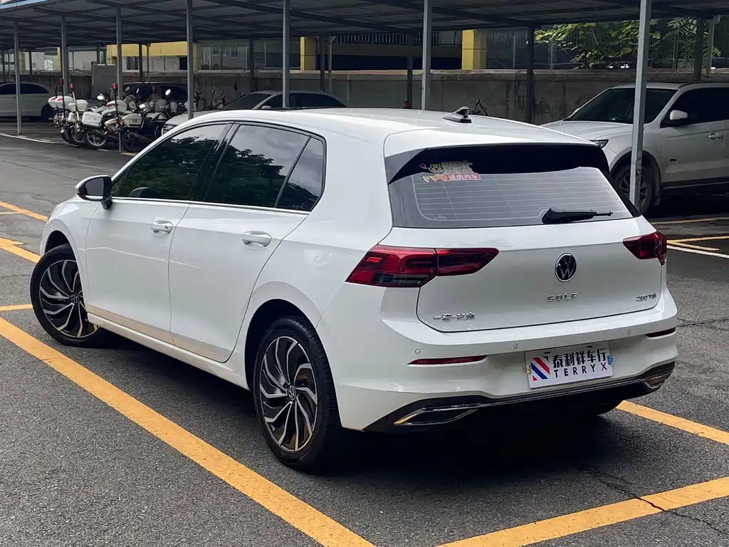 Volkswagen Golf 2023 200TSI DSG Pro