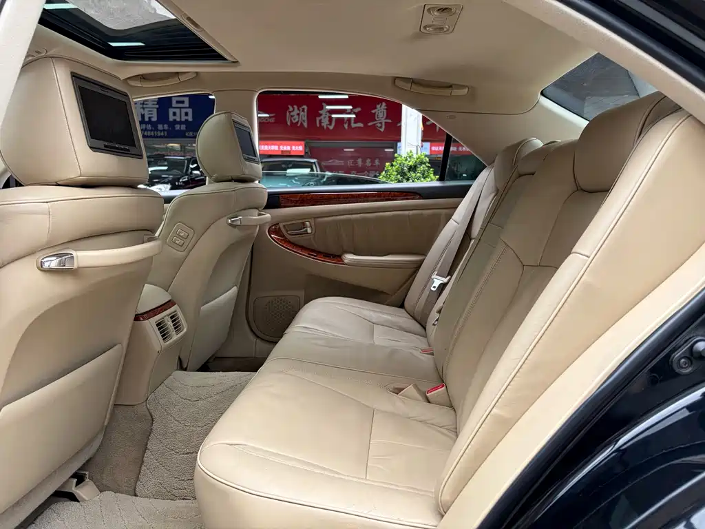 Toyota Crown — миниатюра 11
