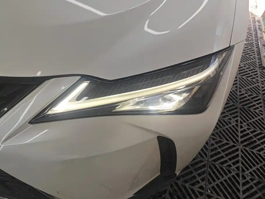 Lexus UX New Energy — миниатюра 5