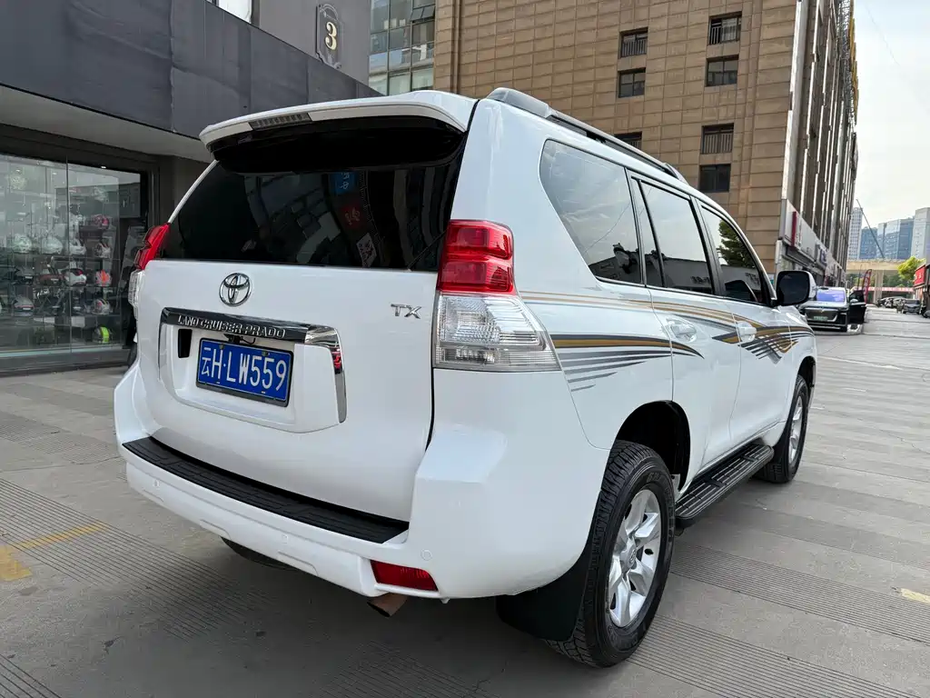 Toyota Land Cruiser Prado 2010 2.7L AT Standard