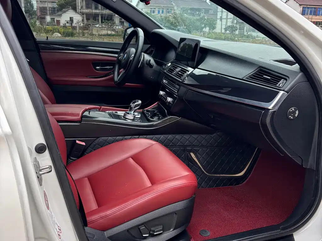 BMW 5 Series — миниатюра 8