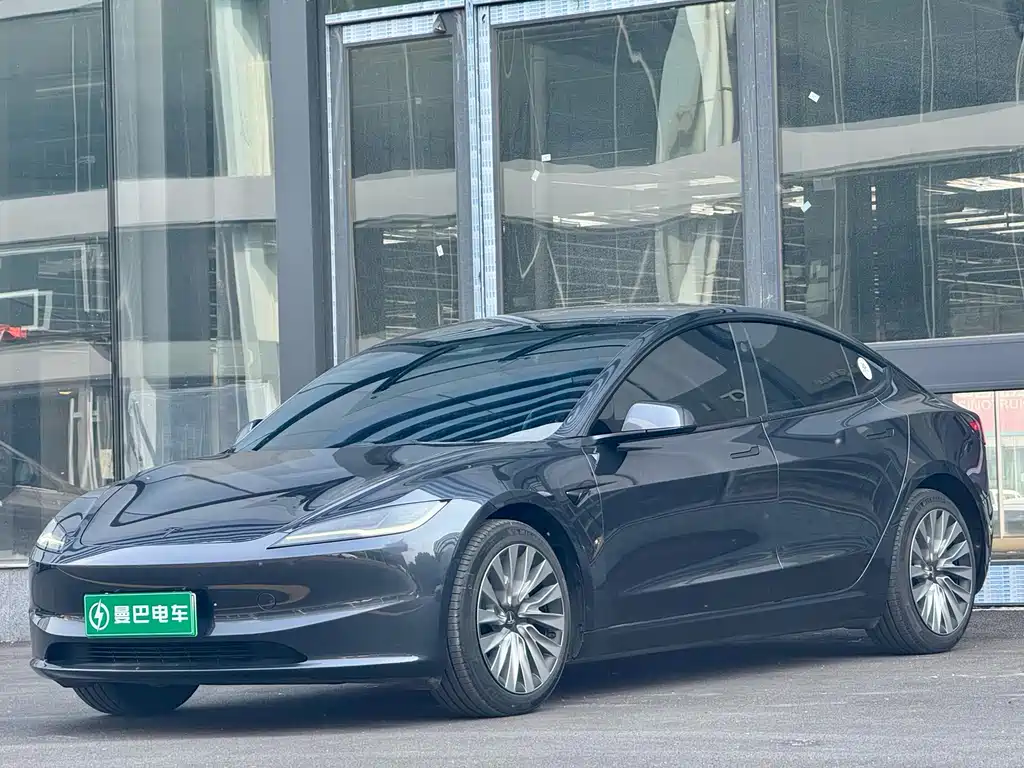 Tesla Model 3 2024