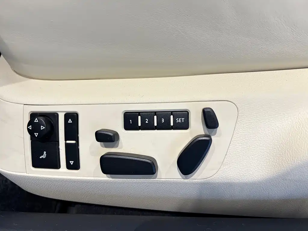Volkswagen Phaeton — миниатюра 12