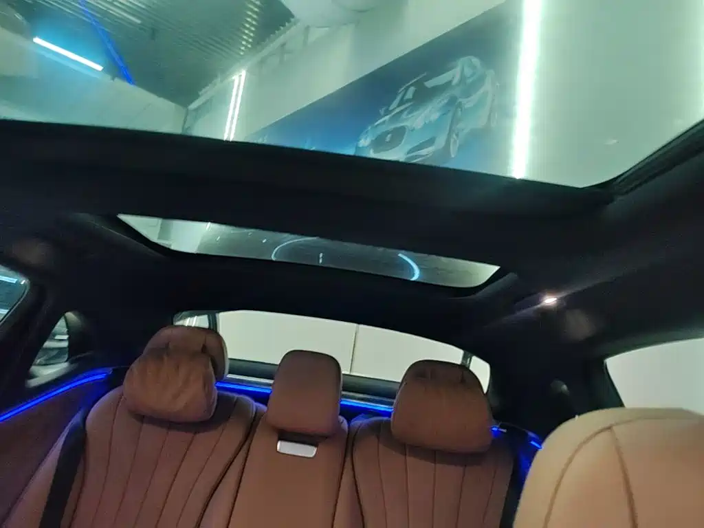 Mercedes-Benz E-Class — миниатюра 18