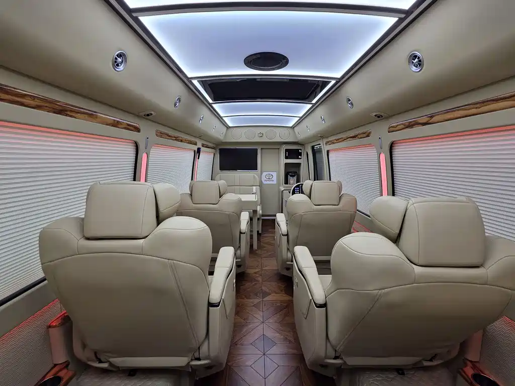 Toyota Coaster — миниатюра 8