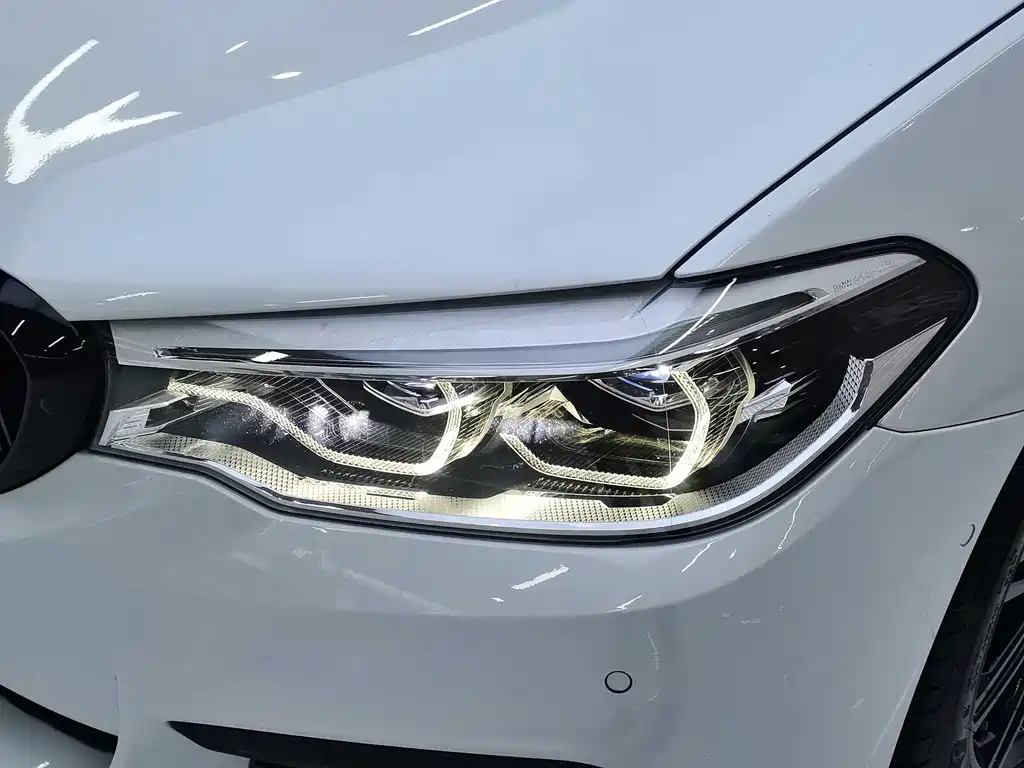 BMW 5 Series — миниатюра 8