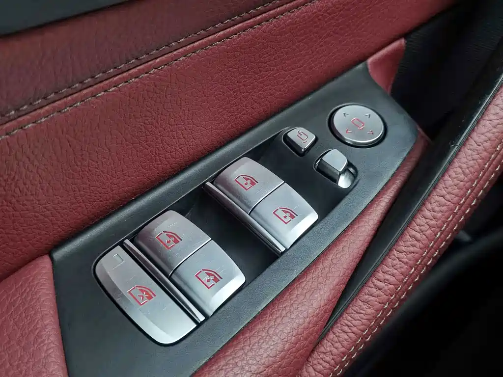 BMW 5 Series — миниатюра 22