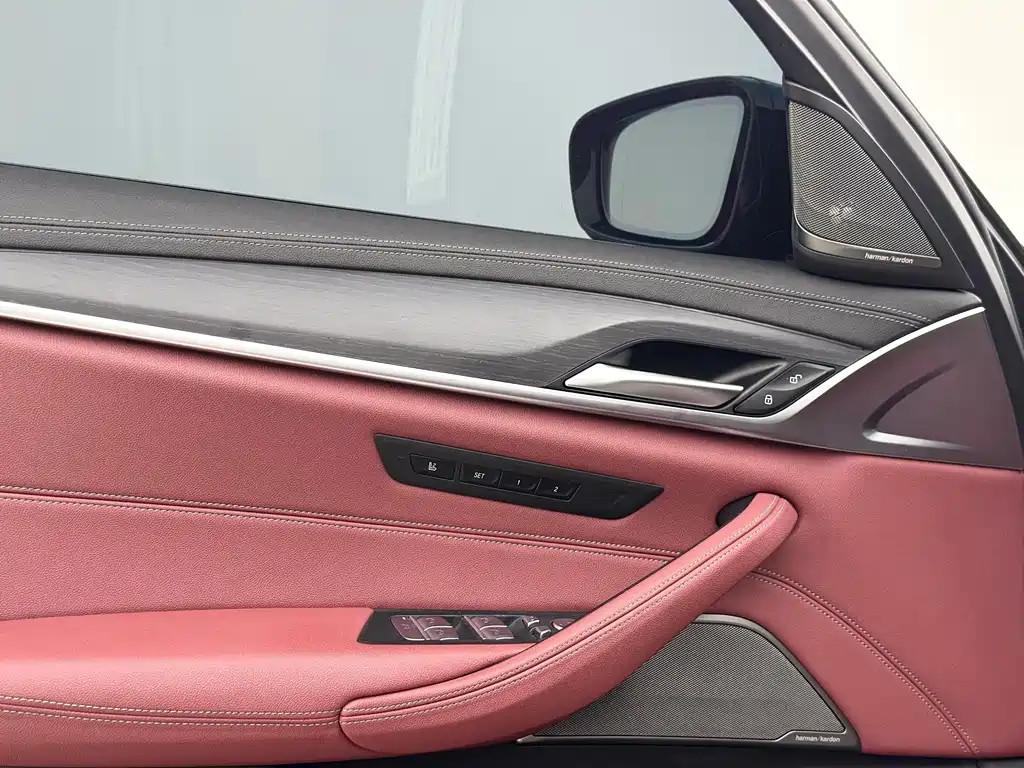 BMW 5 Series — миниатюра 13