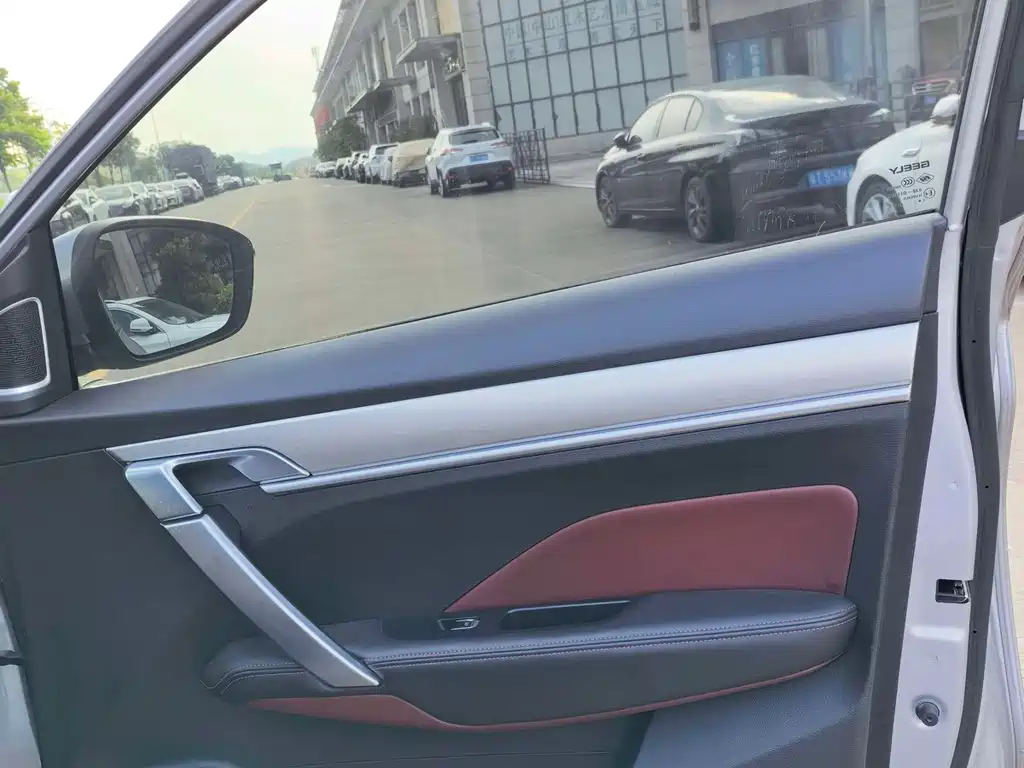 Geely Binyue — миниатюра 12