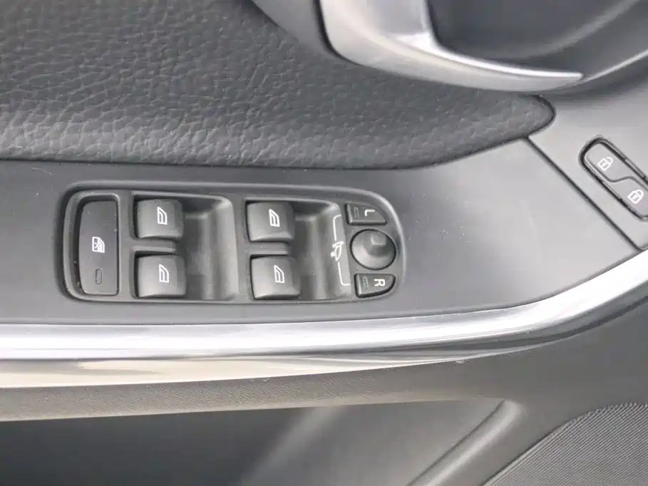 Volvo XC60 (Import) — миниатюра 12
