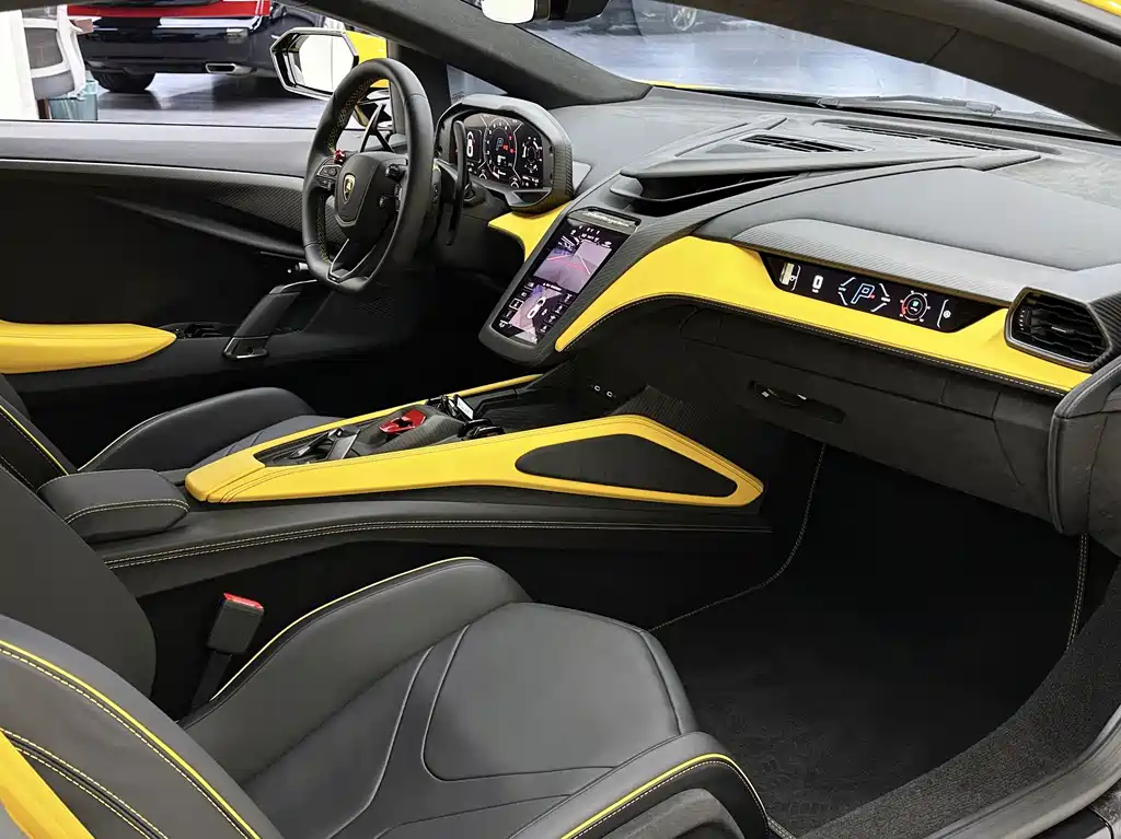 Lamborghini Revuelto — миниатюра 13