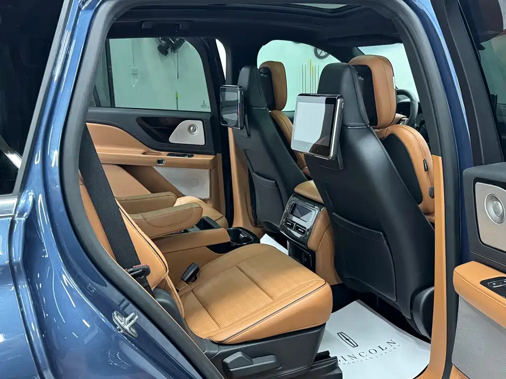 Lincoln Aviator — миниатюра 12