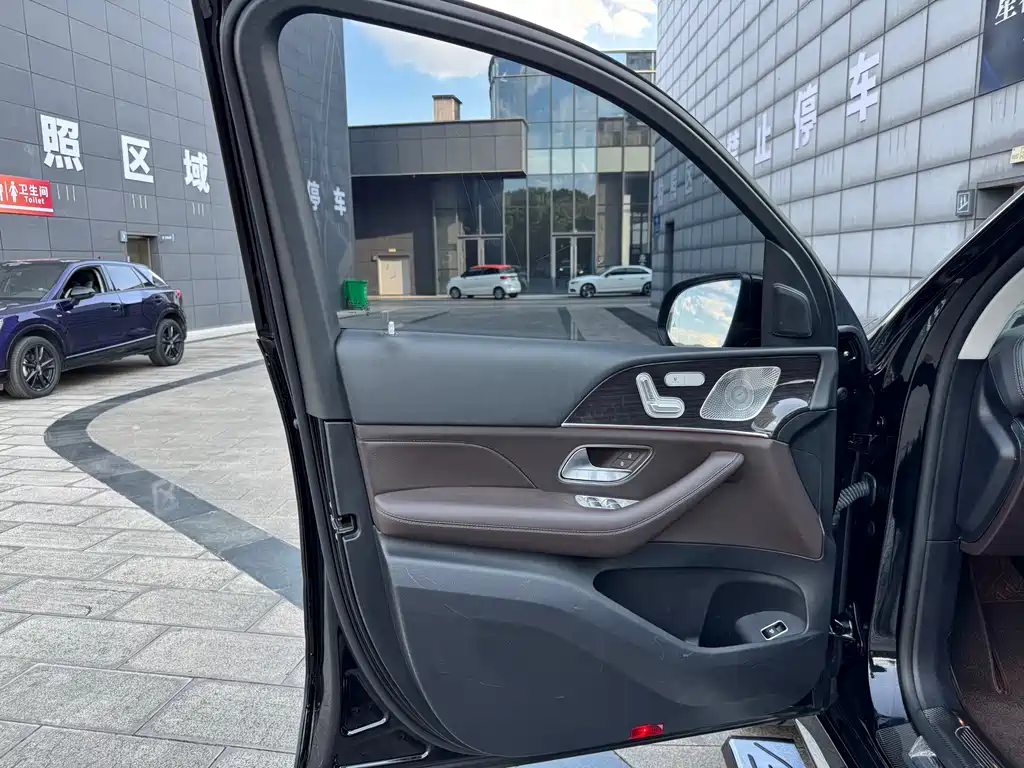 Mercedes-Benz GLE (Import) — миниатюра 31