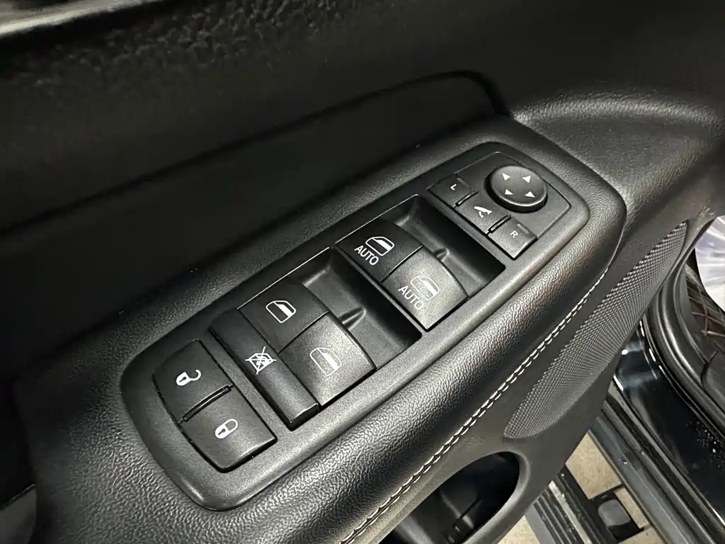 Jeep Grand Cherokee (Import) — миниатюра 5