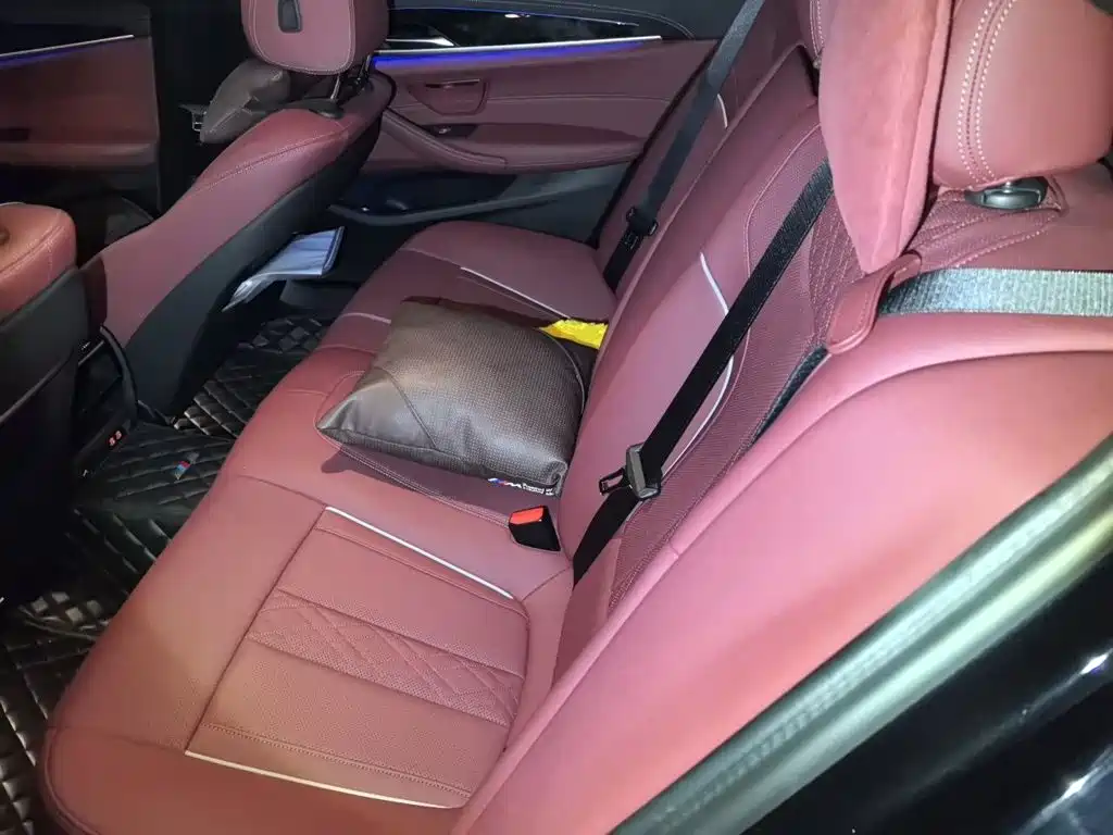 BMW 5 Series — миниатюра 13
