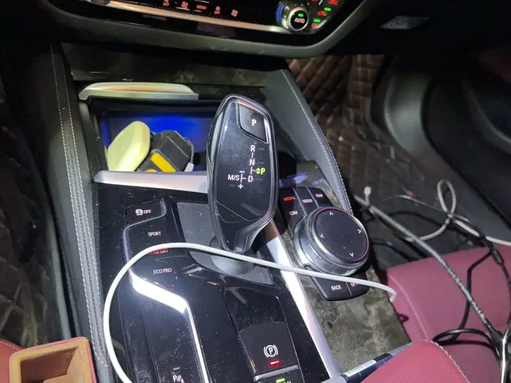 BMW 5 Series — миниатюра 10