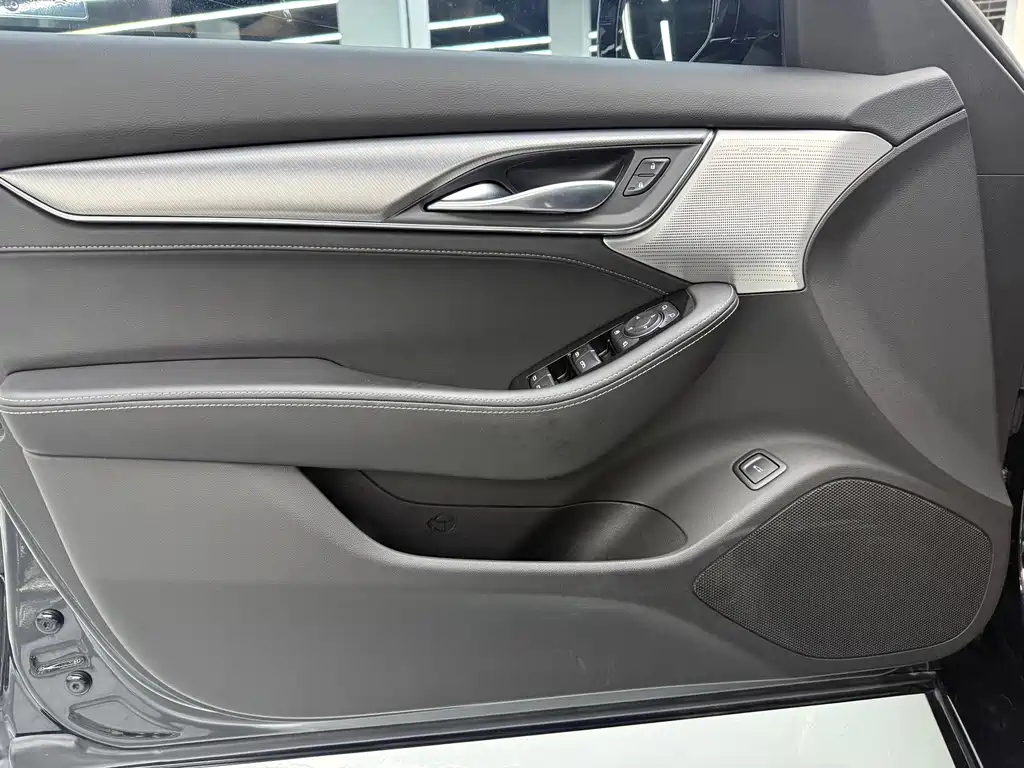 Cadillac CT5 — миниатюра 4