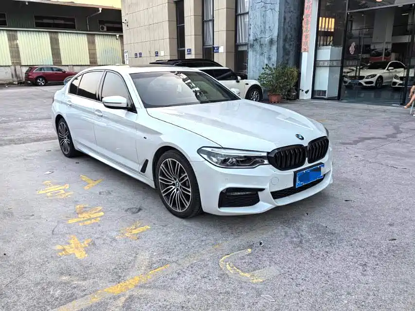 BMW 5 Series — миниатюра 6