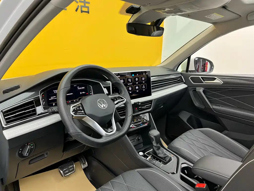 Volkswagen Tiguan L L 2023 330TSI AT R-Line