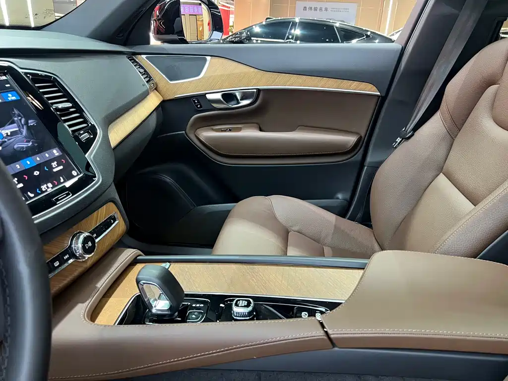Volvo XC90 — миниатюра 9