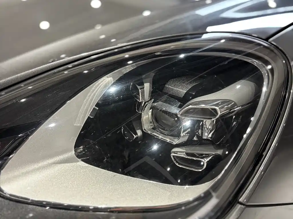Porsche Cayenne Hybrid — миниатюра 10