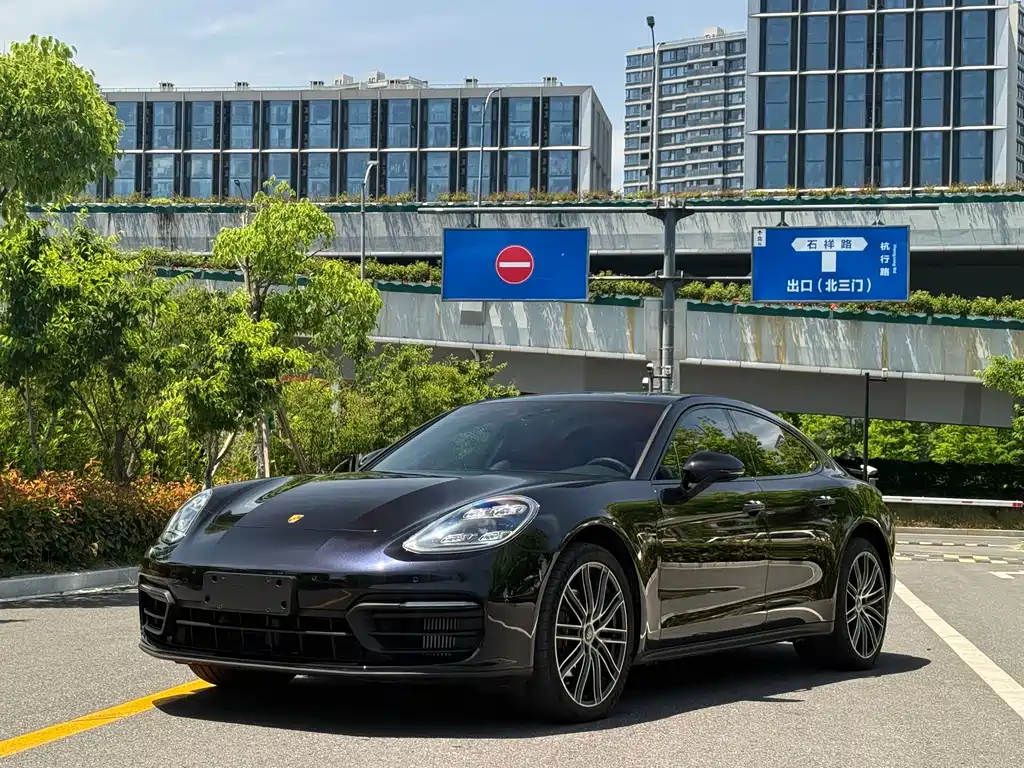 Porsche Panamera 2023
