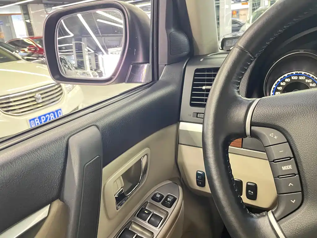Mitsubishi Pajero (Import) — миниатюра 15