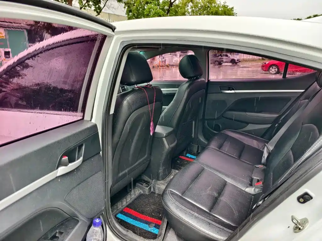 Hyundai Elantra — миниатюра 6