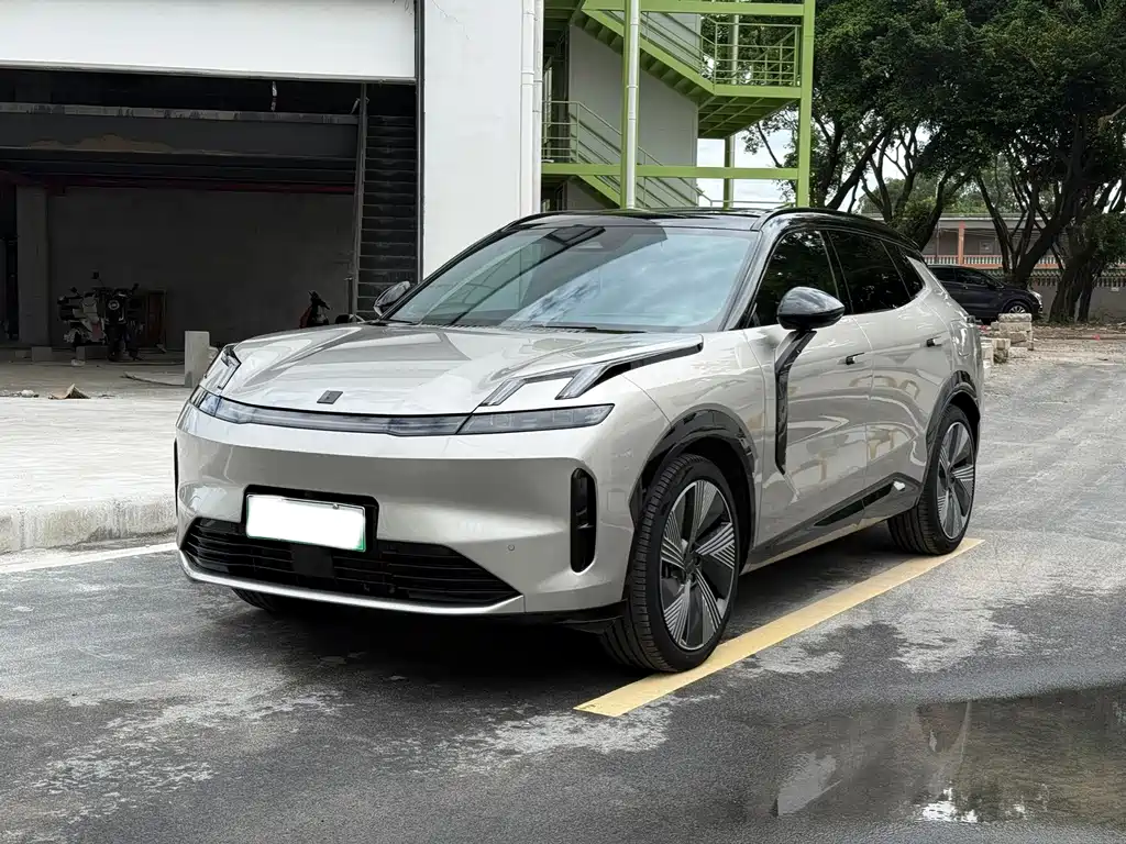 Lynk & Co 08 EM-P