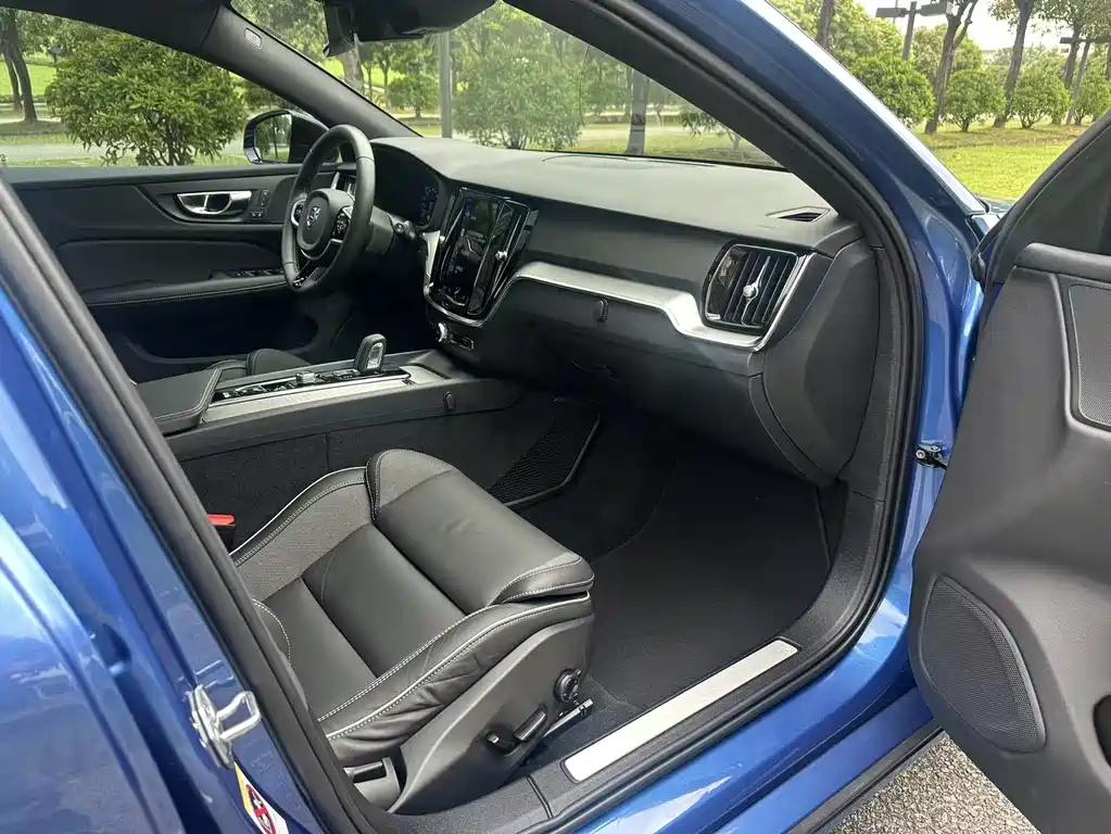 Volvo V60 2021 B5 Sport
