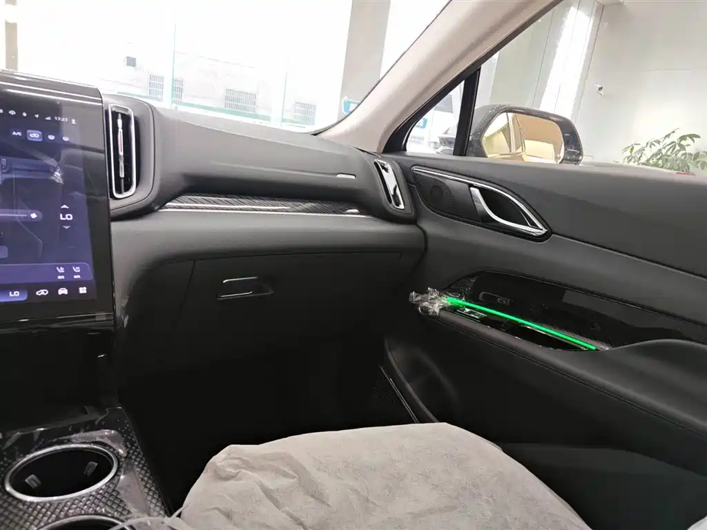 Hongqi HS3 PHEV 2024 115km