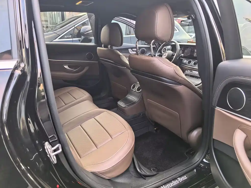 Mercedes-Benz E-Class — миниатюра 13