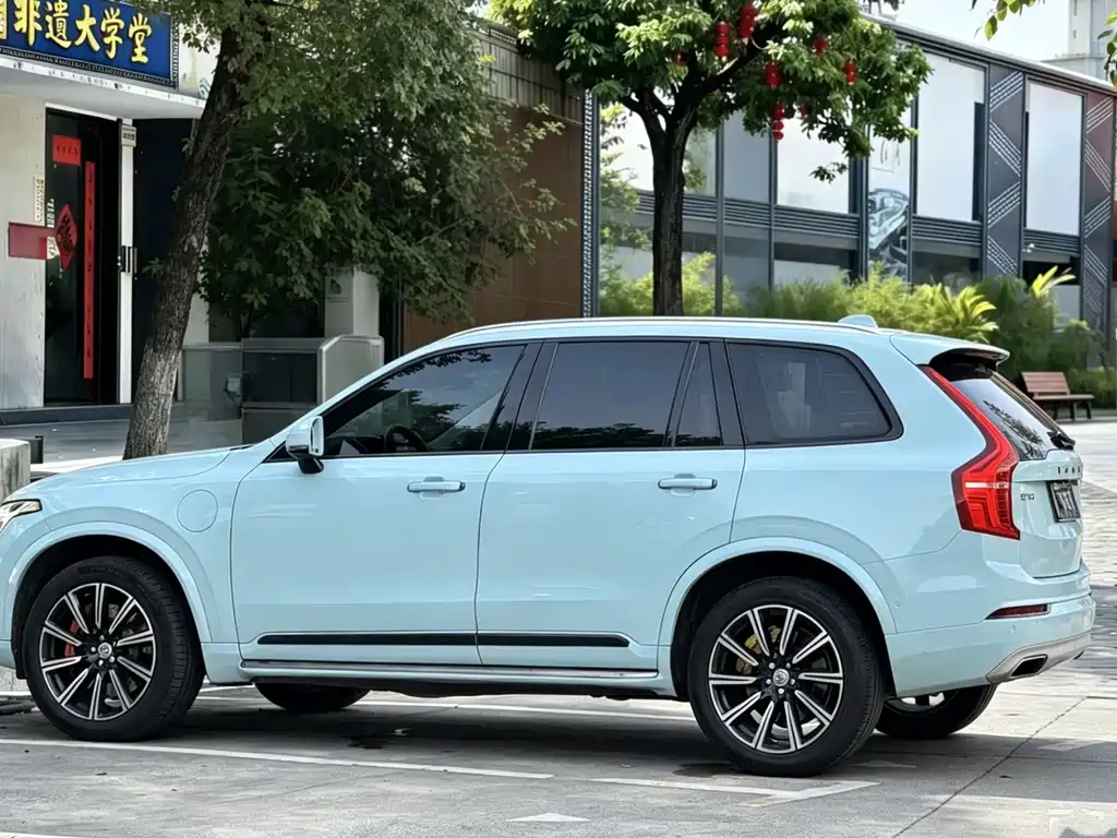 Volvo XC90 2018 T6 7 мест