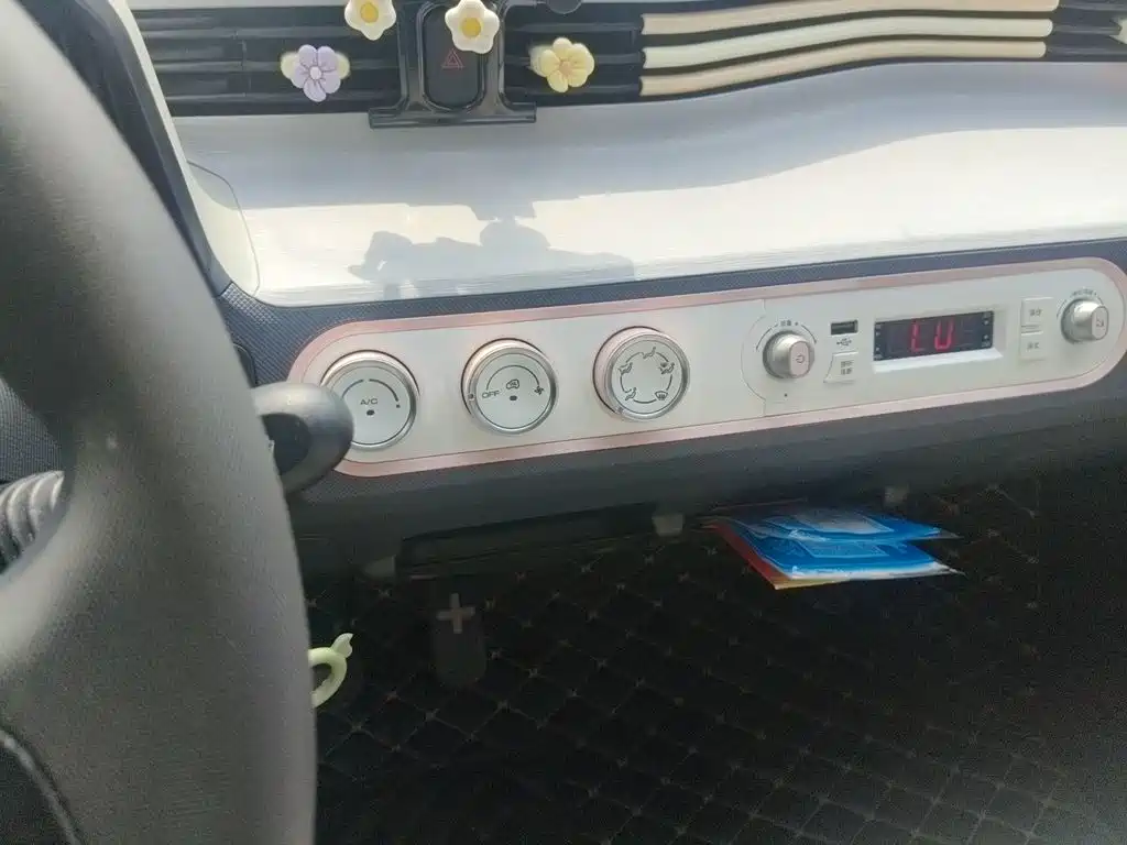 Wuling MINIEV — миниатюра 9