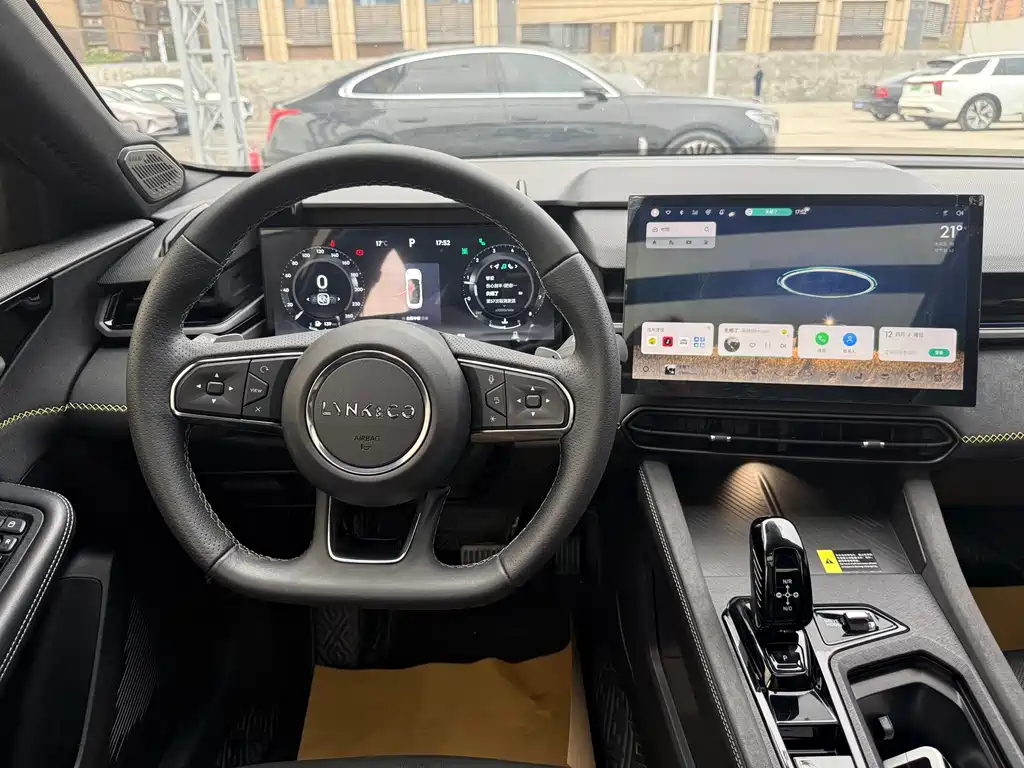 Lynk & Co 03 — миниатюра 10