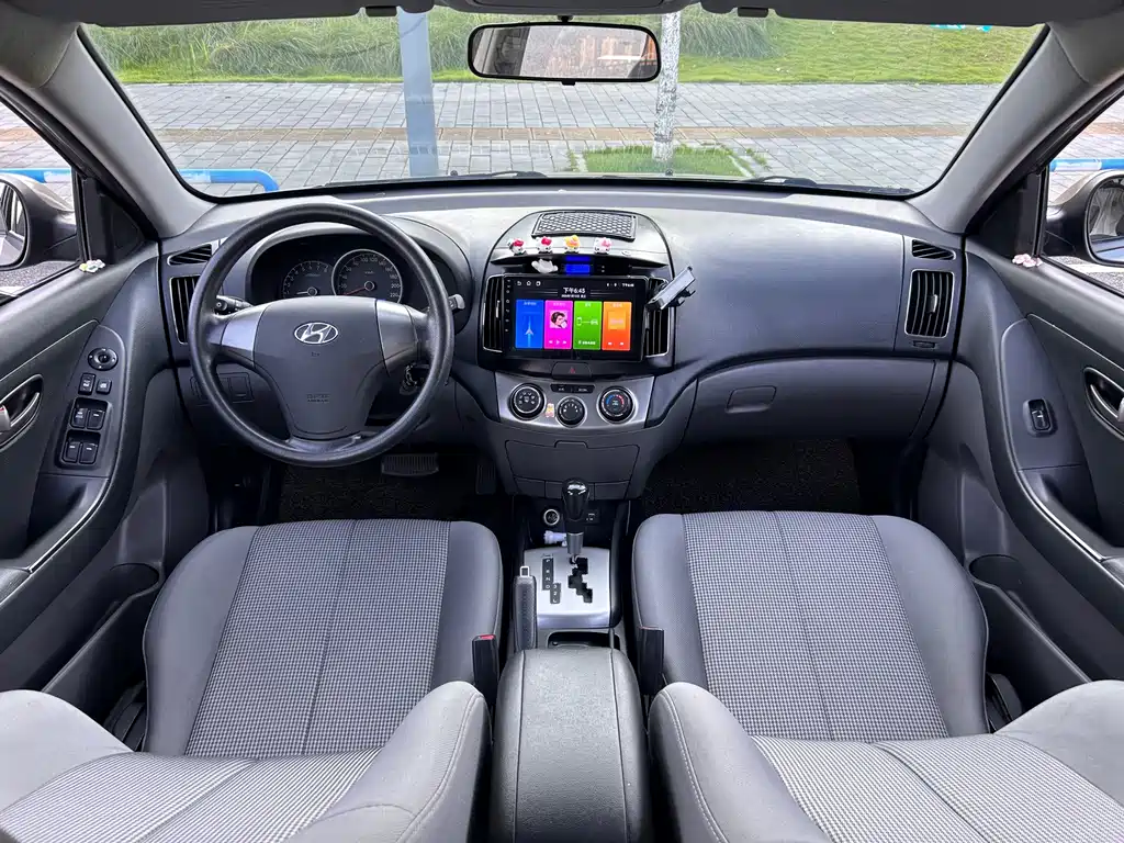 Hyundai Elantra — миниатюра 14
