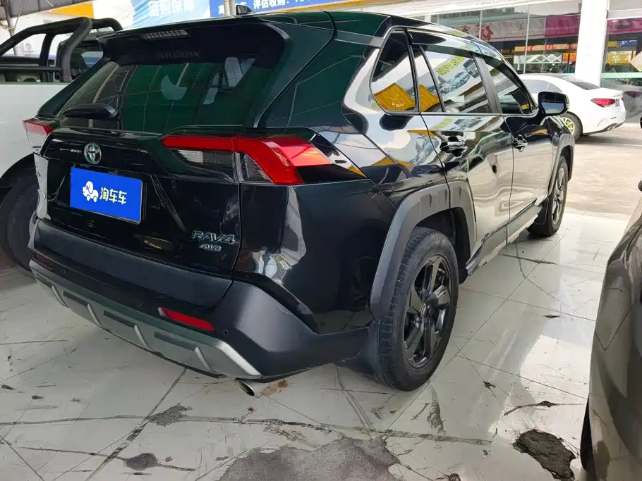 Toyota RAV4 — миниатюра 3