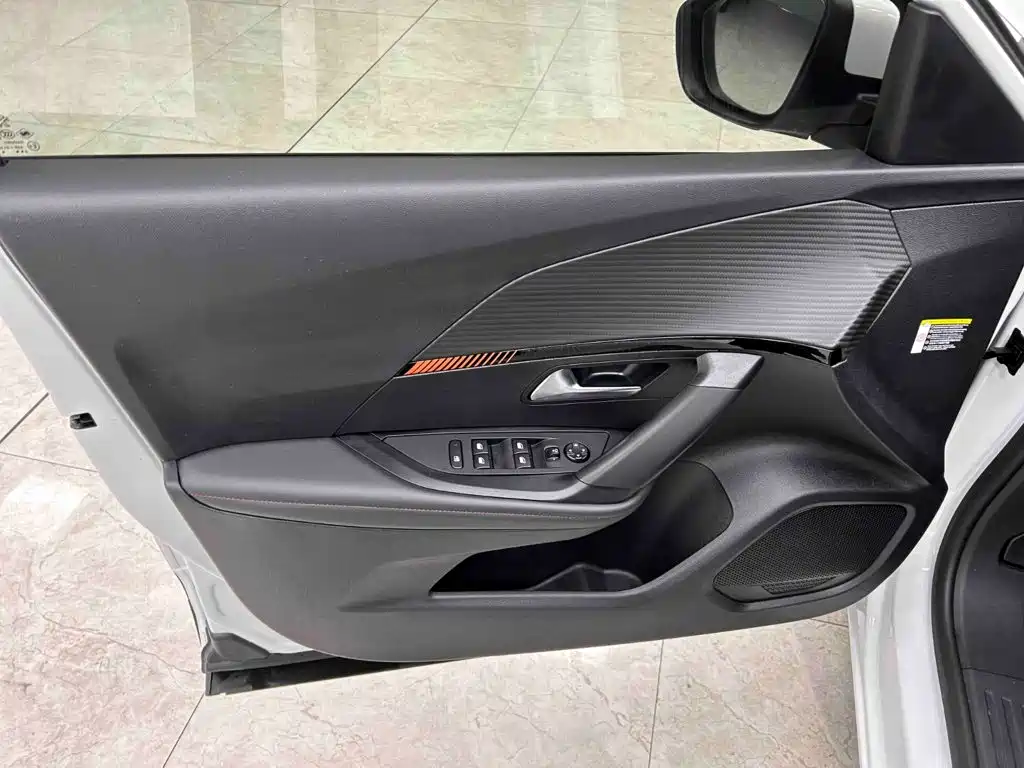 Peugeot 2008 — миниатюра 11