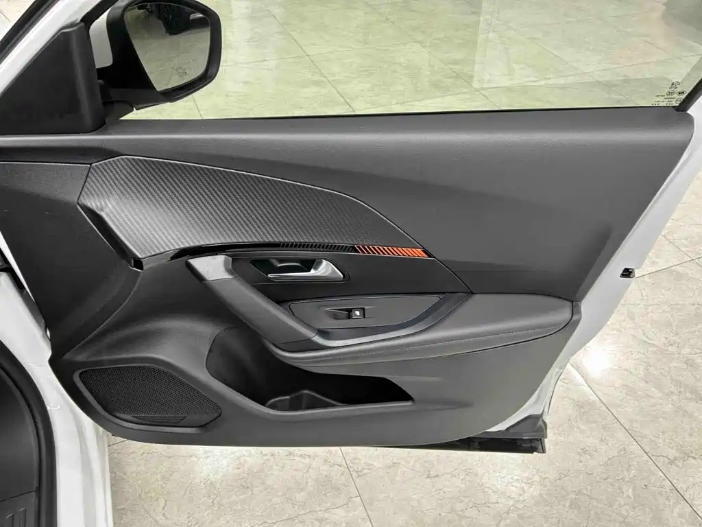 Peugeot 2008 — миниатюра 13