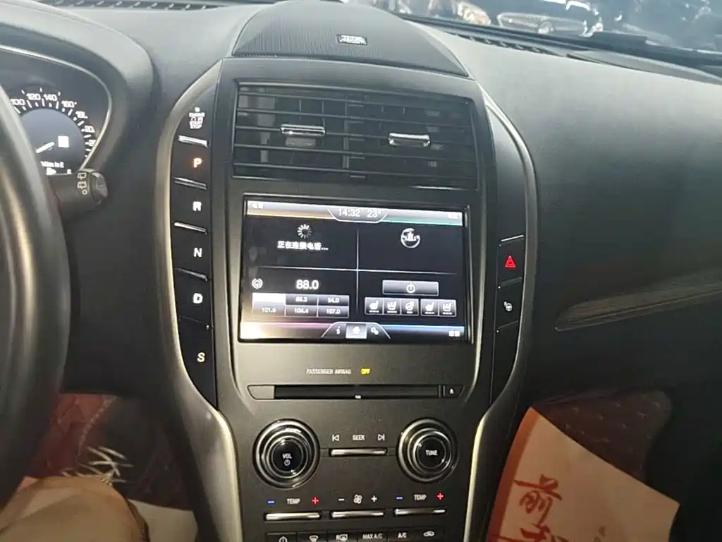 Lincoln MKC — миниатюра 13
